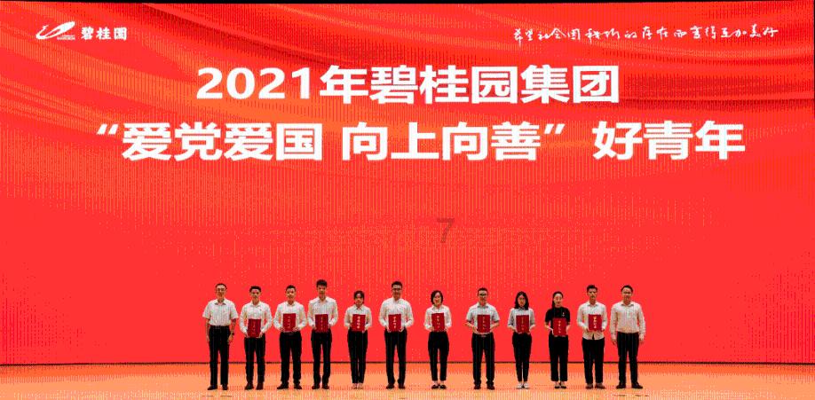 女子机场手袋破洞获赠26寸行李箱